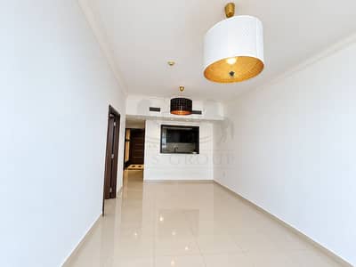 1 Bedroom Apartment for Rent in Business Bay, Dubai - Modern Apartment with Warm Pendant Lighting. png