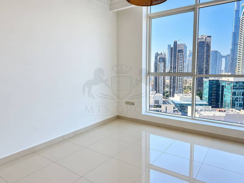 6 Empty Modern Room with City Skyline. png