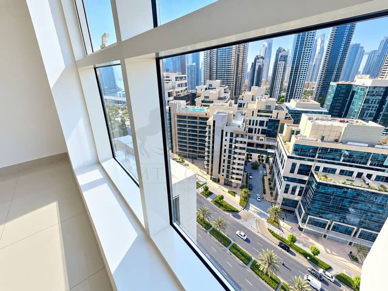 14 Minimalist Interior Overlooking Modern Cityscape. png