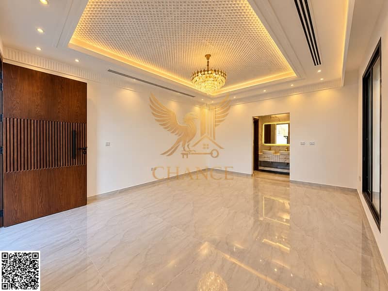 7 Luxurious Modern Room with Crystal Chandelier. png
