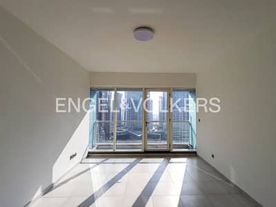1 Bedroom Apartment for Rent in Jumeirah Lake Towers (JLT), Dubai - Stunning Lake View | Bright & Spacious | Renovated 1 Bedroom Apartment for Rent in Jumeirah Lake Towers (JLT), Dubai - Stunning Lake View | Bright & Spacious | Renovated