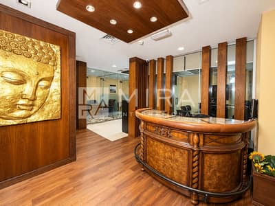 Офис в аренду в Барша Хайтс (Тиком), Дубай - Elegant Wood-Accented Reception Lobby Офис в аренду в Барша Хайтс (Тиком), Дубай - Elegant Wood-Accented Reception Lobby