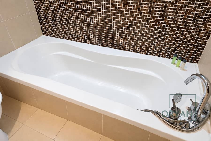11 Modern Mosaic-Tile Bathtub Retreat. png