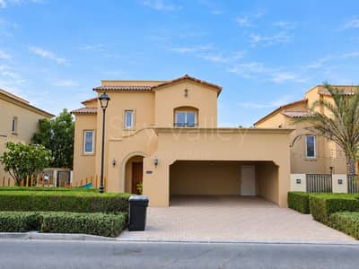 4 Camere Villa in vendita a Villanova, Dubai - Empty villa driveway and carport(1). png