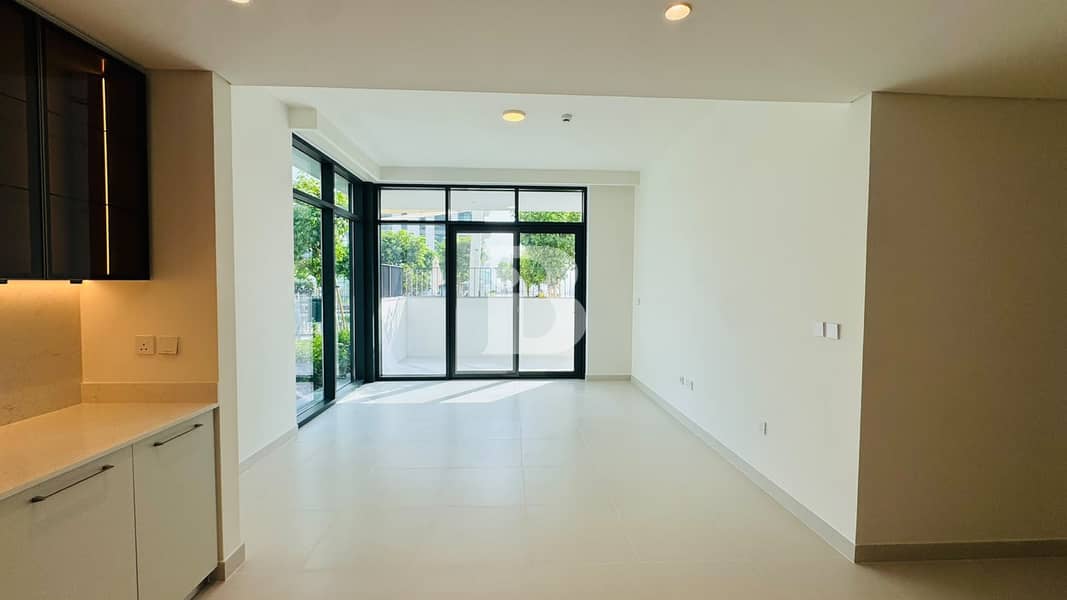 LARGE LAYOUT | DIRECT ACCESS TO POOL | LARGE LAYOUT | DIRECT ACCESS TO POOL |