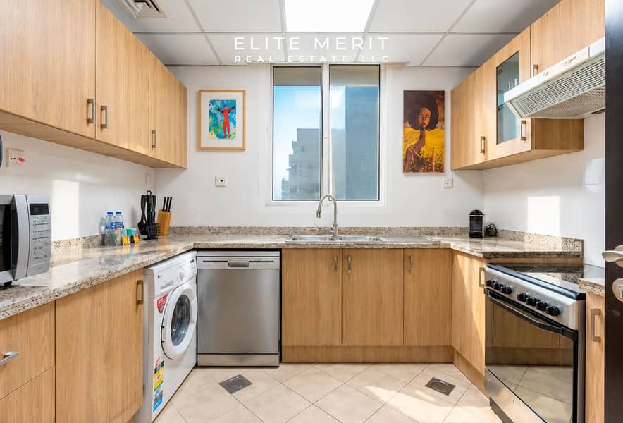 6 Bright Modern U-Shaped Kitchen. png