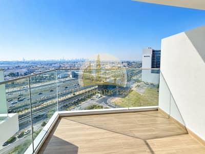 Monolocale in affitto a Downtown Jebel Ali, Dubai - Modern Balcony Overlooking the City. png