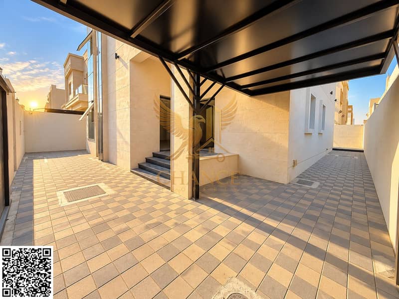 2 Golden-Hour Modern Courtyard Driveway. png