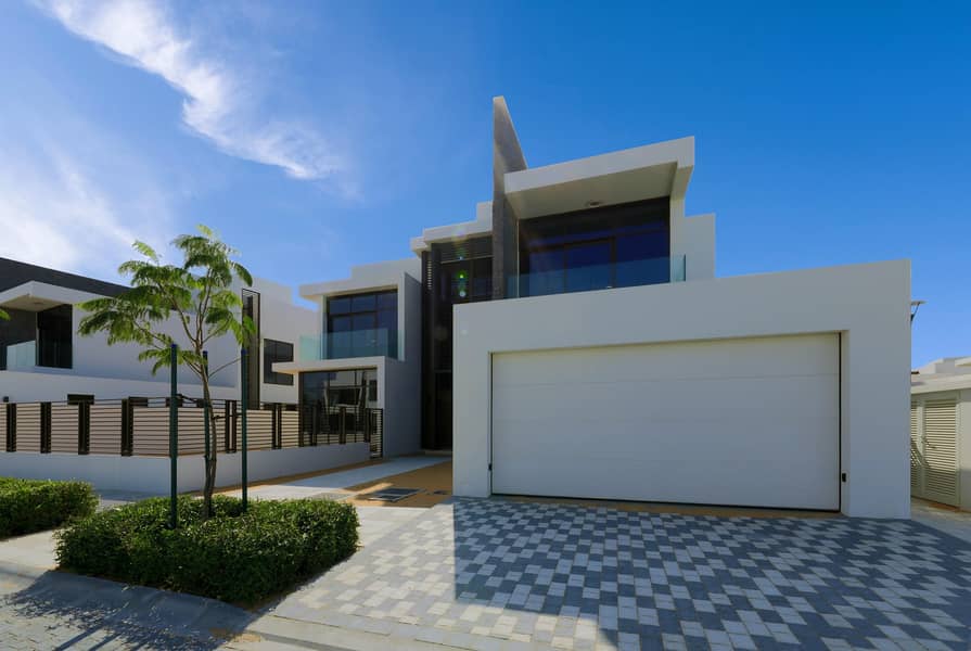 Contemporary Villa : Brand New Community