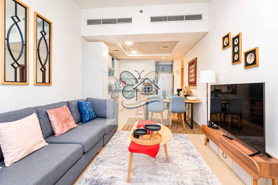 6 wide_bright_modern_open_plan_apartment_interior. jpg
