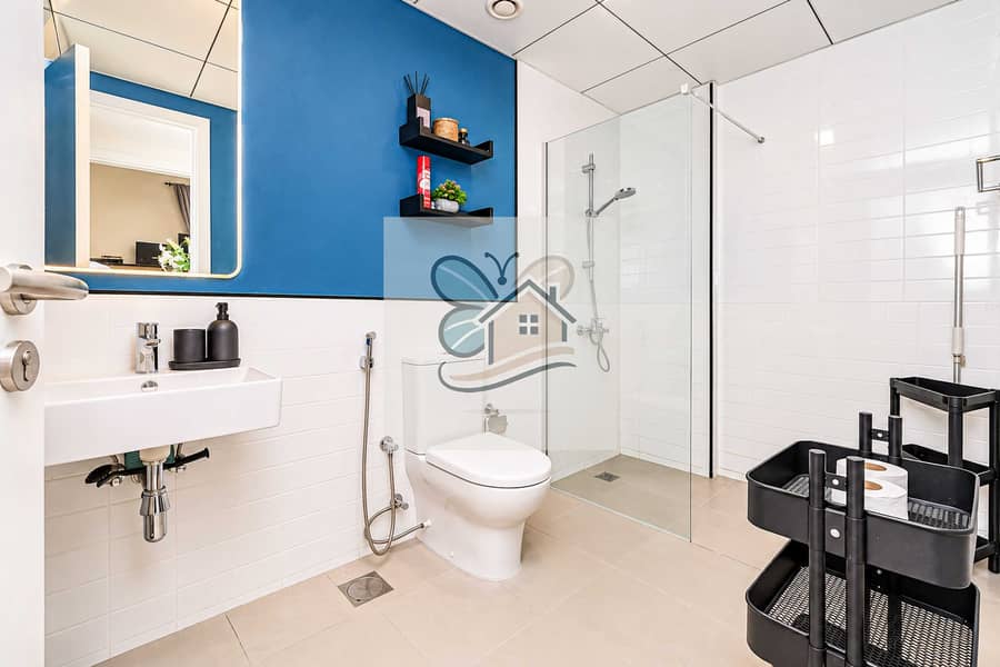 7 a_bright_modern_clean_bathroom_interior_captured. jpg