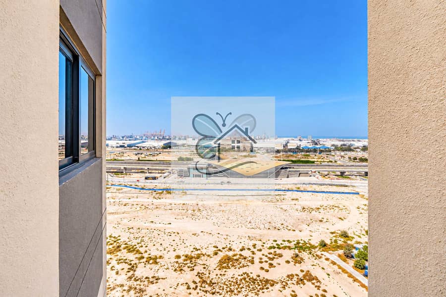 14 wide_bright_daytime_view_framed_like_a_window_slo. jpg
