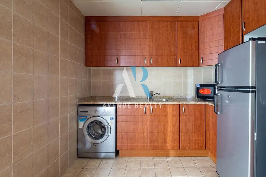 Vacant | Lake And Skyline View | 1 Bedroom