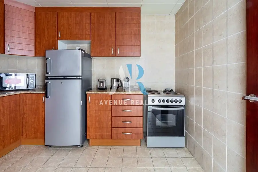Vacant | Lake And Skyline View | 1 Bedroom