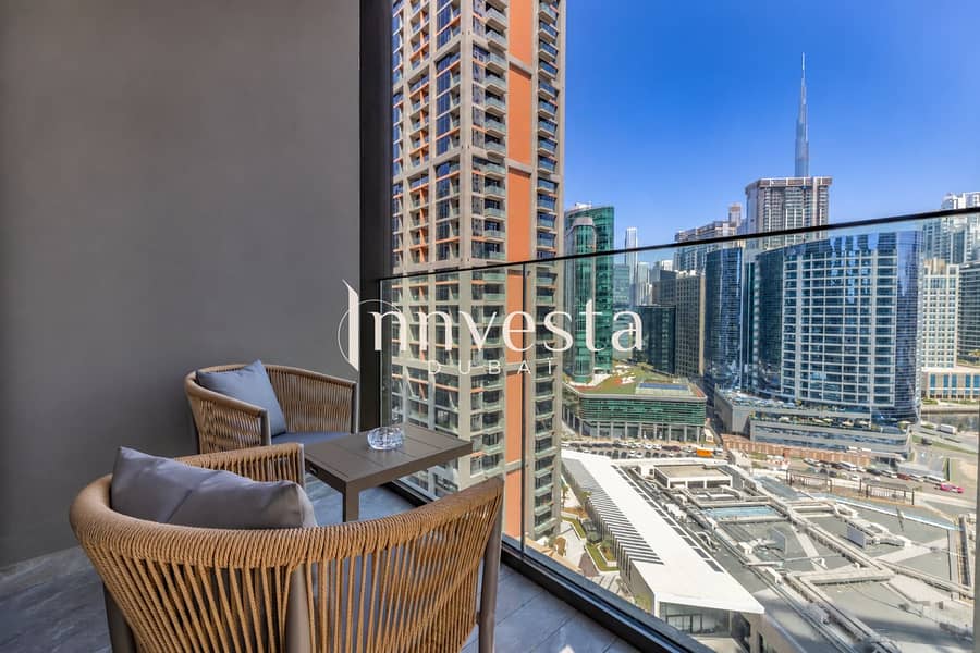 2 Modern gym overlooking a city skyline-3. png
