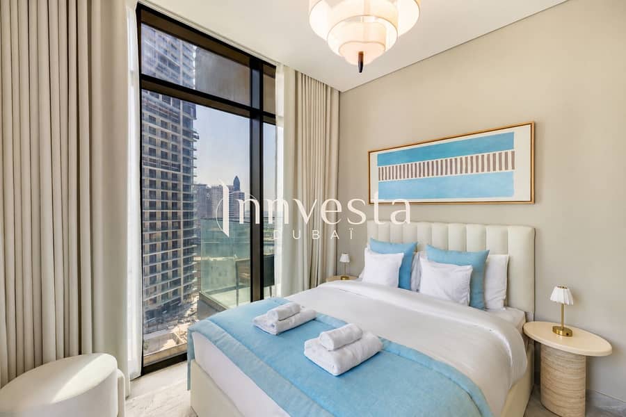 10 Sunlit bedroom with bedside table. png