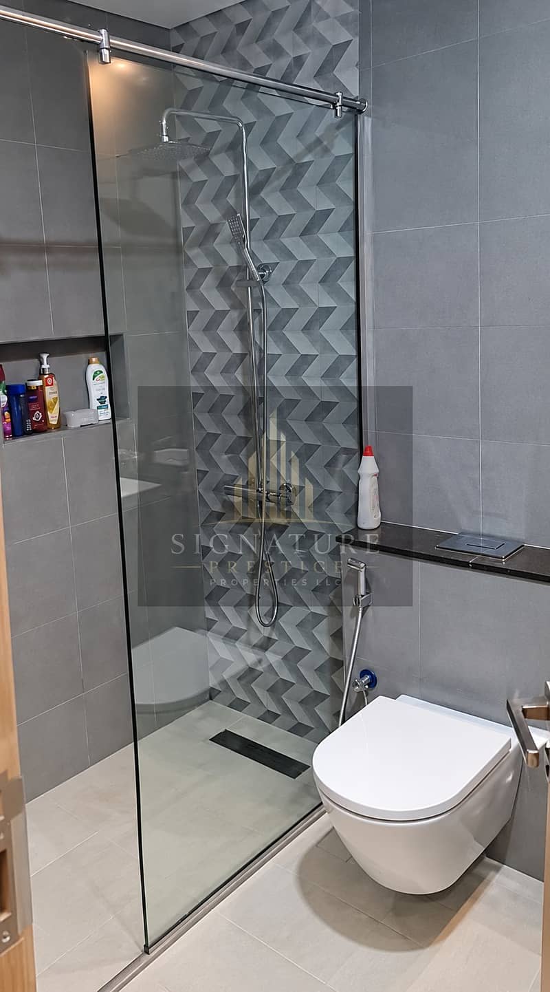 7 Modern Gray Chevron-Tile Bathroom. png