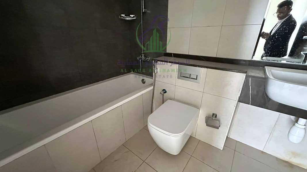 12 apartment-for-rent-2-bedroom-altaawn-alsharqh-bathroom-10. jpg