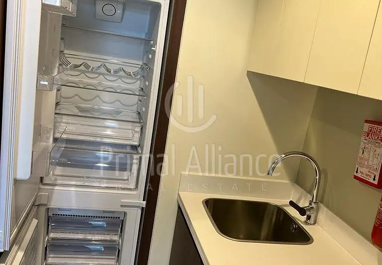 Amazing 1 BR | Canal-View | Prime-Location