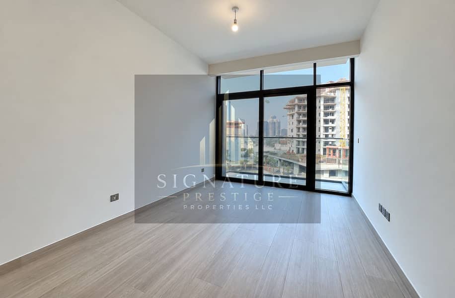 4 Bright Minimalist Apartment with City V (1). png