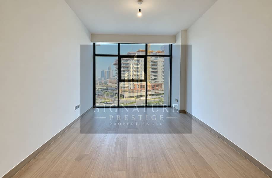 6 Bright Minimalist Apartment with City View. png