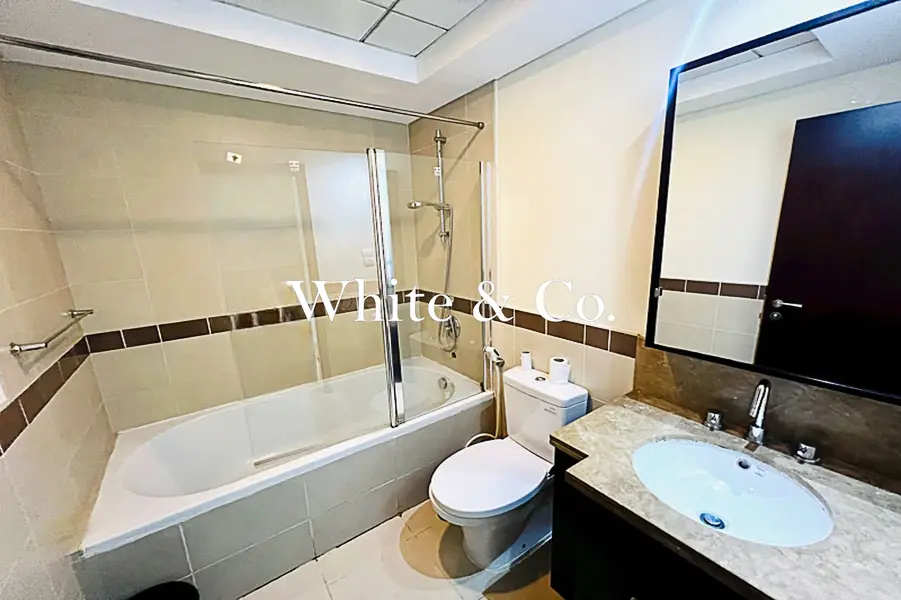 FURNISHED | MID FLOOR | BOULEVARD VIEWS