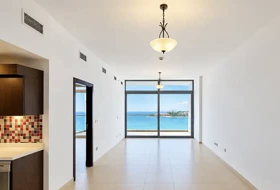 AVAILABLE! Vacant! Sea View! Perfect Layout