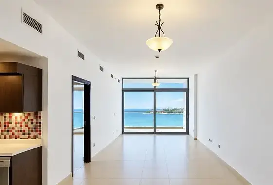 AVAILABLE! Vacant! Sea View! Perfect Layout