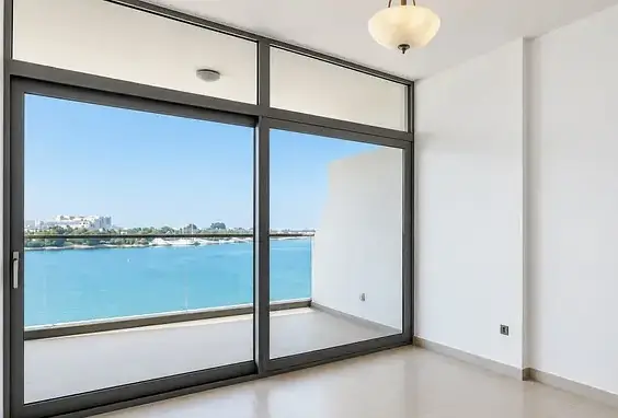 AVAILABLE! Vacant! Sea View! Perfect Layout
