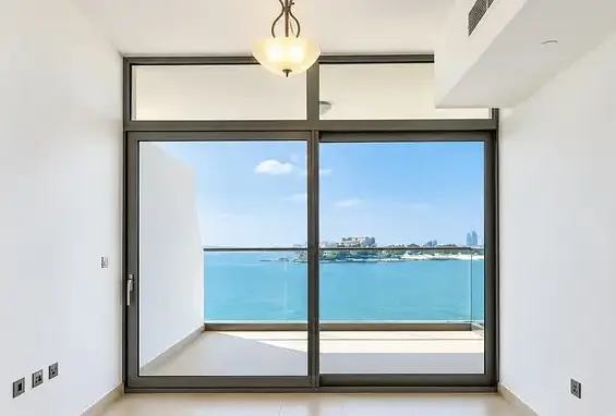 AVAILABLE! Vacant! Sea View! Perfect Layout