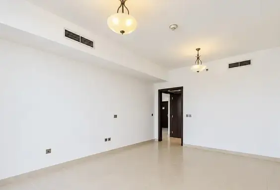 AVAILABLE! Vacant! Sea View! Perfect Layout