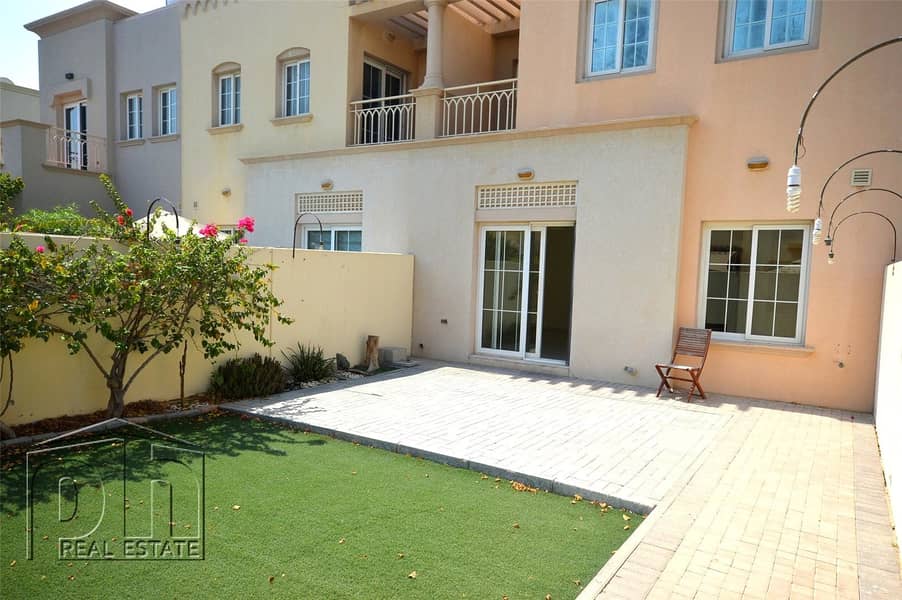 Back to Back - Artificial Grass - Close to Park and Pool Back to Back - Artificial Grass - Close to Park and Pool