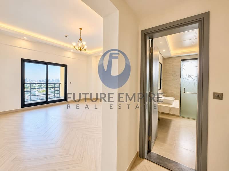 8 Bright Modern Apartment with Bathroom View. png