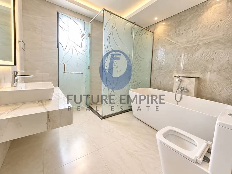 11 Luxurious Modern Marble Bathroom. png