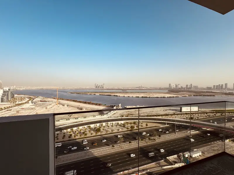 HIGH FLOOR // CREEK HARBOUR VIEW // LUXURY ONE BEDROOM WITH FITTED KITCHEN