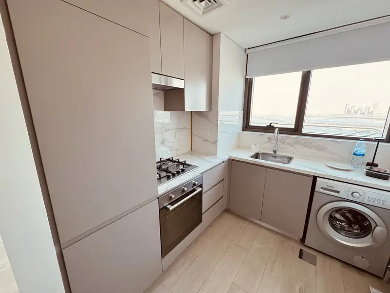 HIGH FLOOR // CREEK HARBOUR VIEW // LUXURY ONE BEDROOM WITH FITTED KITCHEN