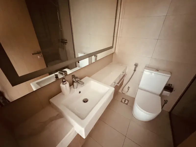 HIGH FLOOR // CREEK HARBOUR VIEW // LUXURY ONE BEDROOM WITH FITTED KITCHEN