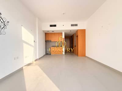 穆瓦利赫商业区， 夏尔迦 单身公寓待租 - Spacious Big Studio Apartment in Al Mamsha | Gym, Pool & Parking