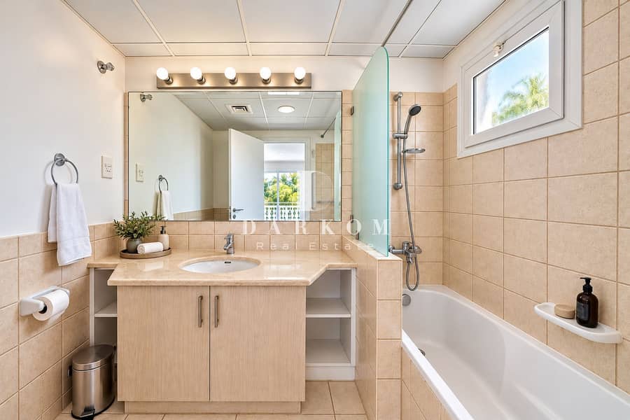 16 Bright Modern Beige Bathroom Spa. png