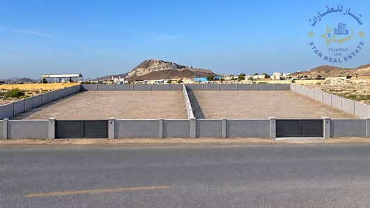 مستودع  للبيع في الحيل، الفجيرة - Vacant Lots Beneath Rocky Mountain (1). png
