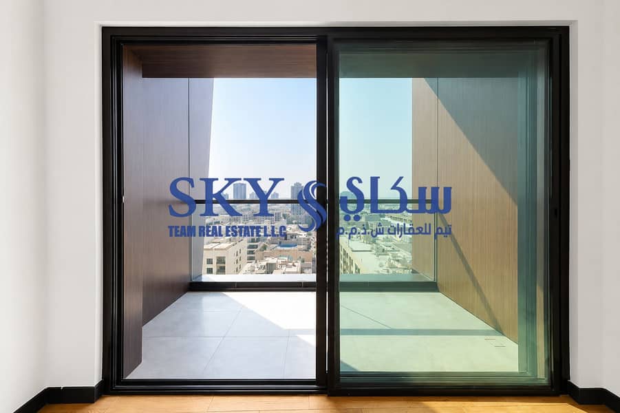 6 Modern Balcony Overlooking the City. png