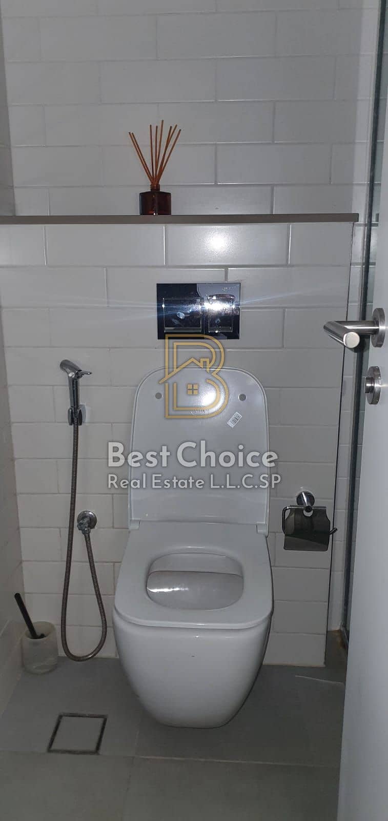 9 aa26f550-5bd3-4cde-bba7-e6a1d82a0f76. jpg