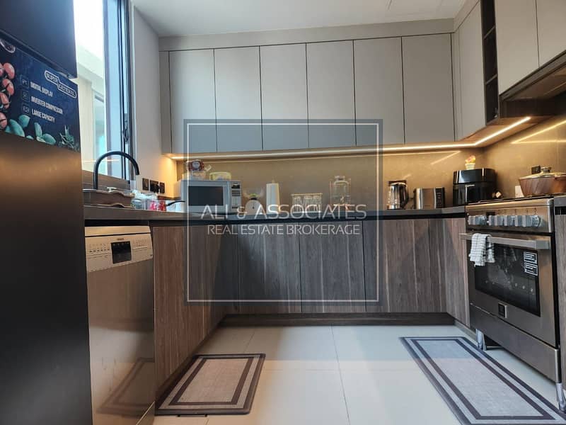 8 Kitchen. jpeg