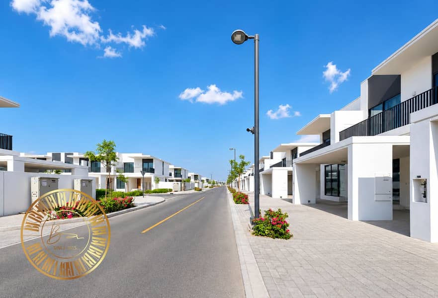 2 Modern Villas Along a Sunny Street. png