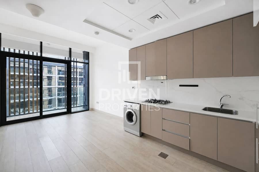 Vacant Unit | Pool and Amenities View | High Floor Vacant Unit | Pool and Amenities View | High Floor