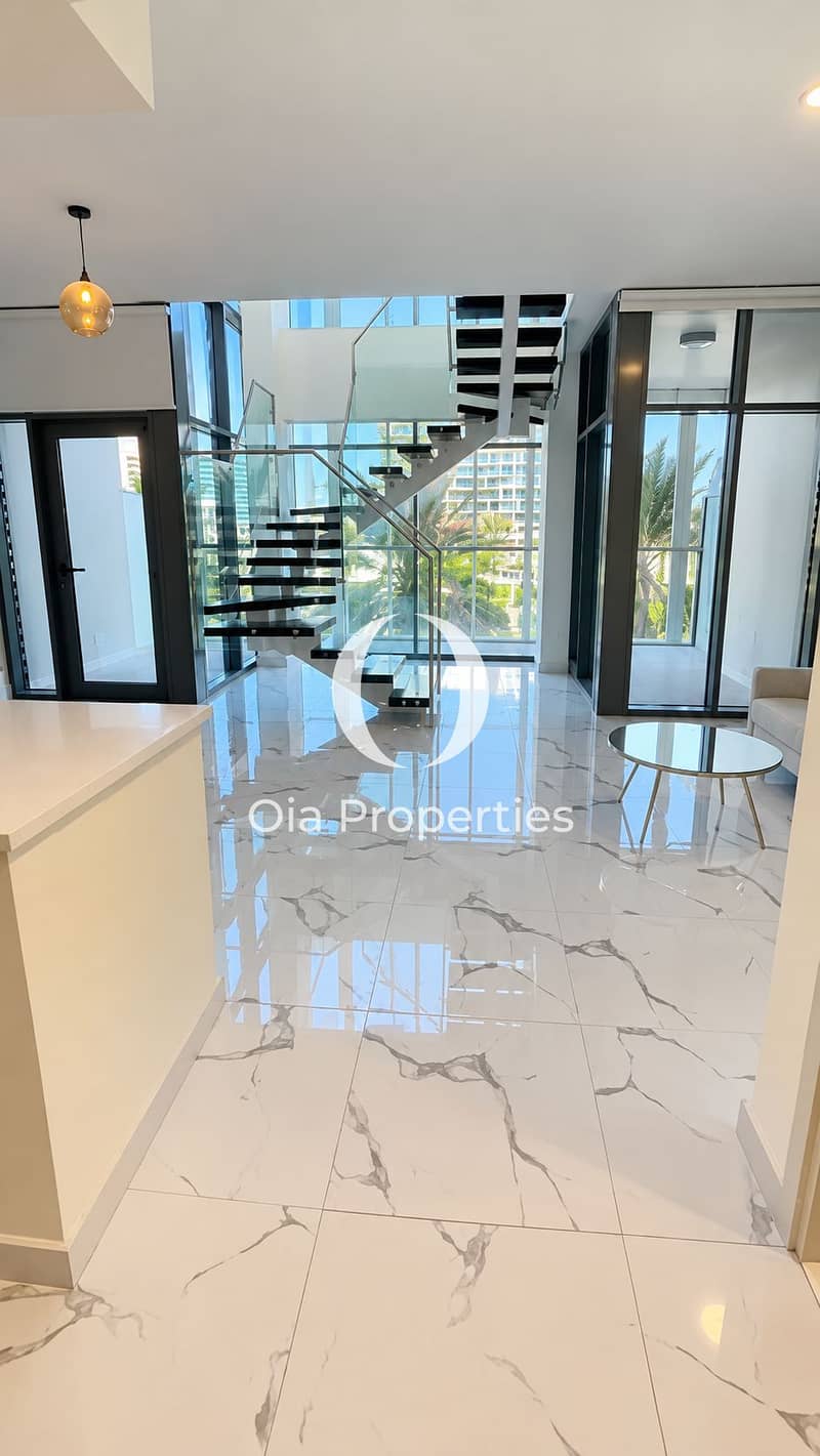 2 Modern Glass Staircase Interior. png