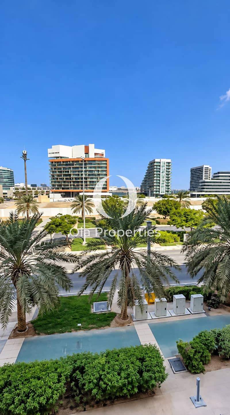 3 Sunlit Modern City Boulevard with Palms. png