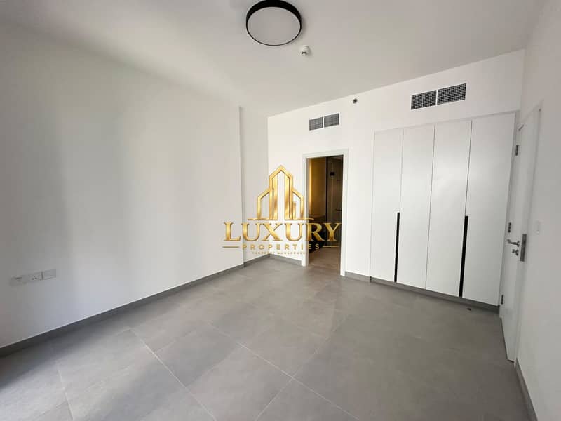 4 LAVISH ONE BHK AVAILABLE | LUXRY LIFE STYLE | WITH ALL AMENITIES