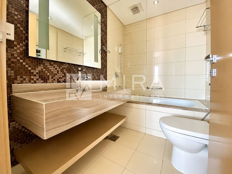 13 Luxurious Modern Beige Bathroom