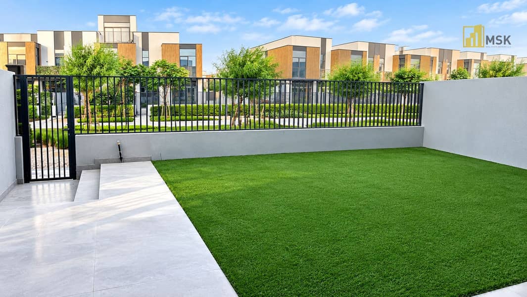5 Modern Townhouse Garden Terrace. png